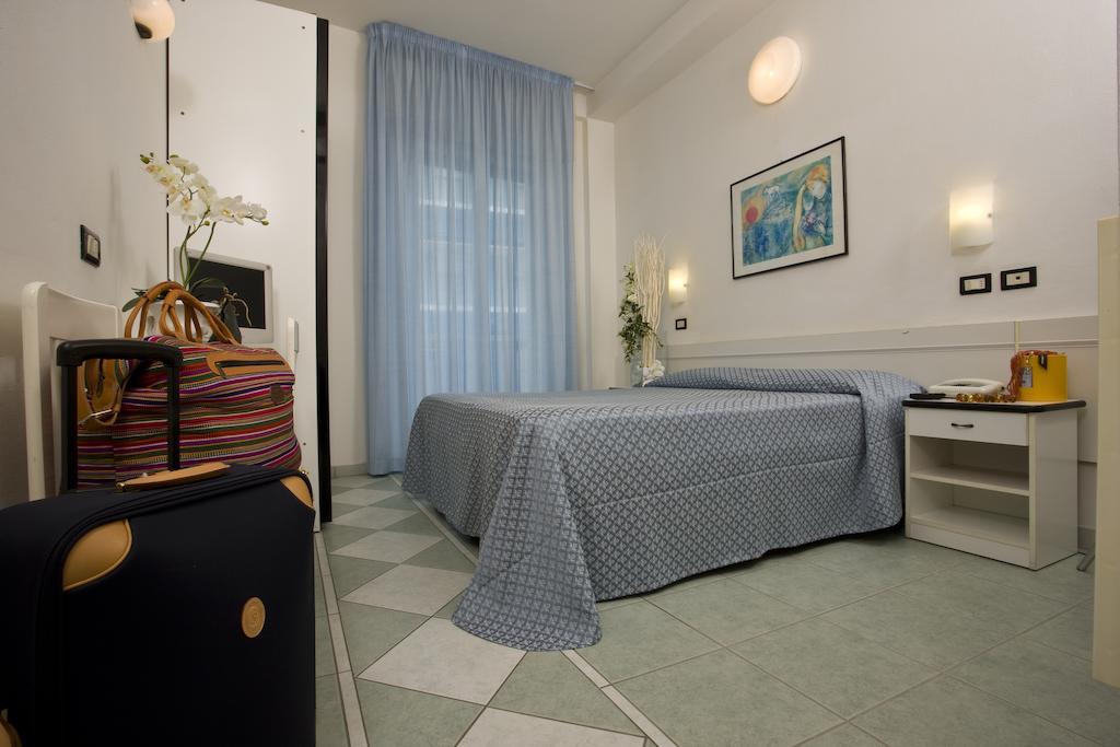 Hotel Elite Каттолика Номер фото